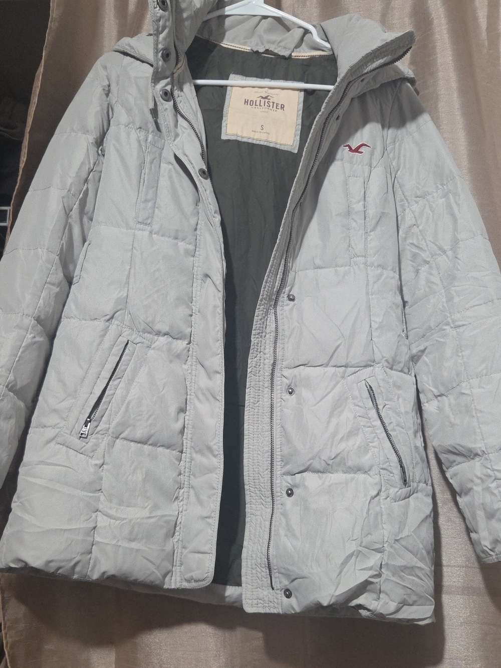 Hollister Light Gray Quilted Hooded Puffer Jacket
